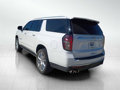 Used 2022 Chevrolet Suburban High Country w/ Premium Package image 7