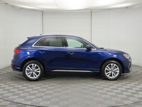 Used 2023 Audi Q3 2.0T Premium w/ Convenience Package image 4