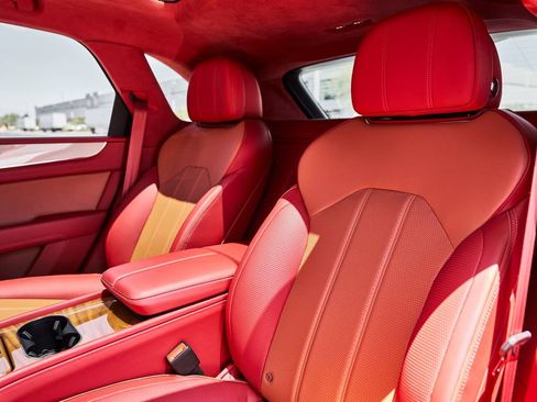 Used 2023 Bentley Bentayga AWD/4WD image 41