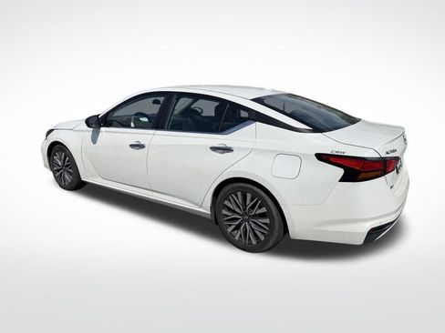 Used 2024 Nissan Altima 2.5 SV image 2