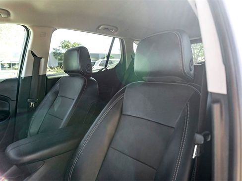 Used 2024 GMC Terrain SLT image 13