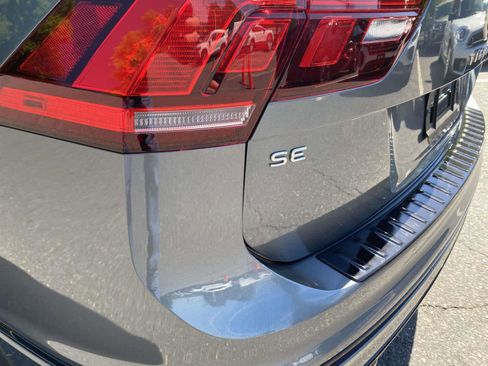 Certified 2023 Volkswagen Tiguan SE R-Line AWD/4WD image 10