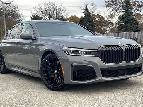 Used 2022 BMW 750i xDrive w/ Executive Package image 34