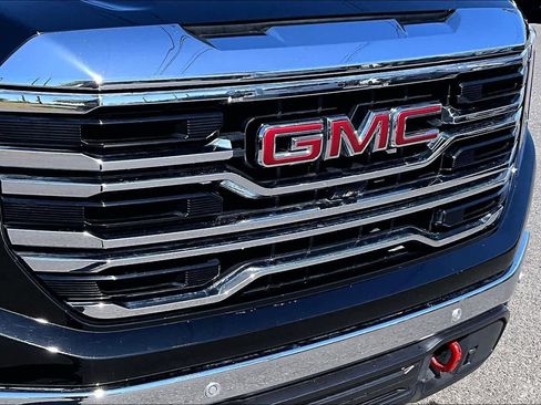 Used 2023 GMC Sierra 1500 SLT w/ SLT Premium Plus Package AWD/4WD image 33