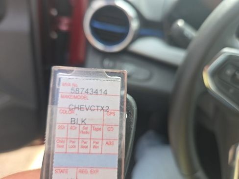 Used 2025 Chevrolet Trax LT w/ LT Convenience Package image 6