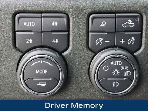 Used 2023 Chevrolet Silverado 1500 High Country w/ Technology Package image 9