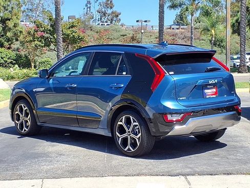 Certified 2025 Kia Niro SX Touring FWD image 3