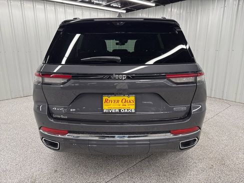 Used 2022 Jeep Grand Cherokee Overland w/ Luxury Tech Group IV AWD/4WD image 5