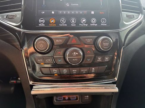 Used 2021 Jeep Grand Cherokee Laredo X AWD/4WD image 21