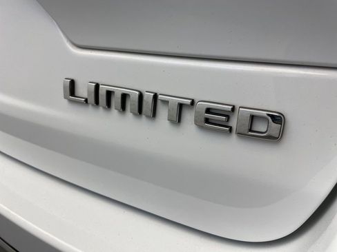 Certified 2023 Jeep Grand Cherokee Limited image 8