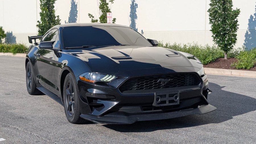 Used 2018 Ford Mustang Coupe RWD image 2