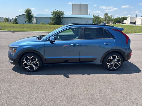 Certified 2025 Kia Niro EX Touring FWD image 26
