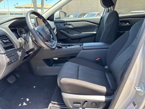 Used 2025 Nissan Rogue SV FWD image 29
