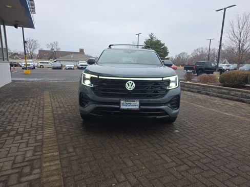 Used 2024 Volkswagen Atlas Cross Sport SEL Premium R-Line image 9