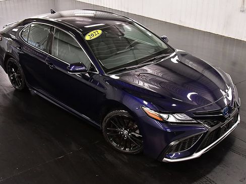 Used 2022 Toyota Camry XSE w/ Navigation Upgrade Package FWD image 11