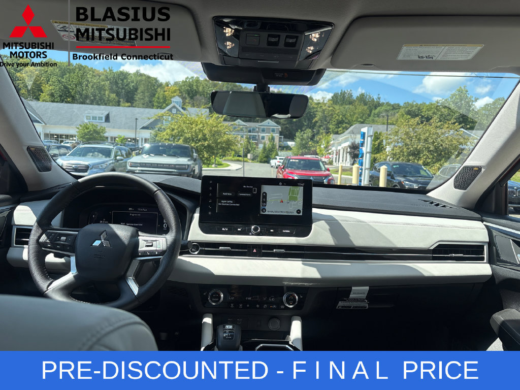 Used 2025 Mitsubishi Outlander SE AWD/4WD image 32