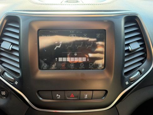 Used 2021 Jeep Cherokee Latitude Plus AWD/4WD image 17