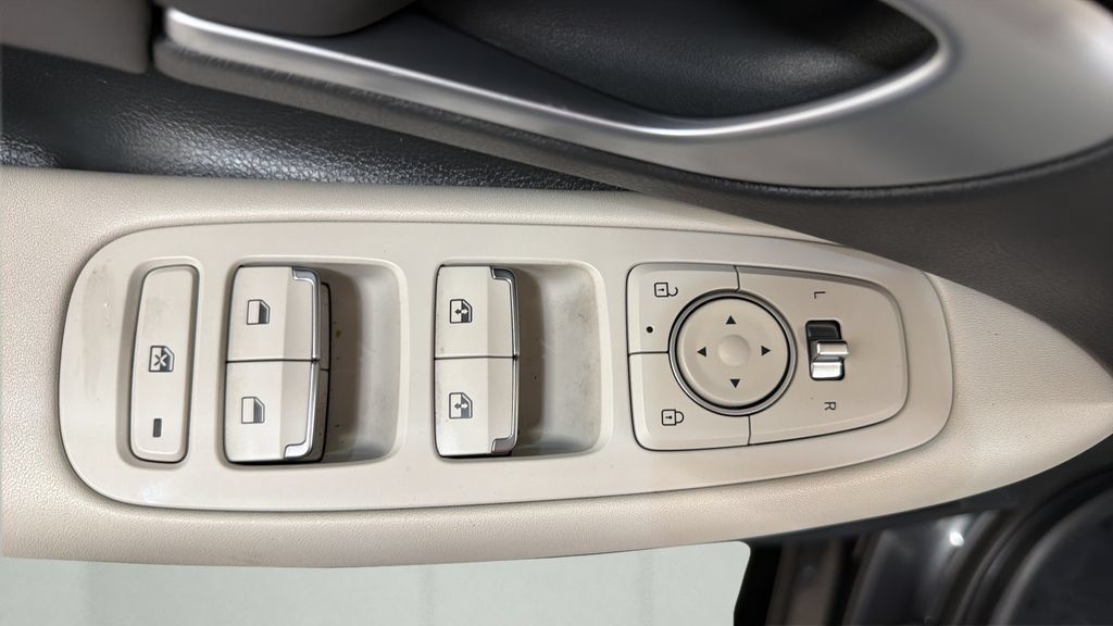 Used 2025 Hyundai Sonata SEL FWD image 17