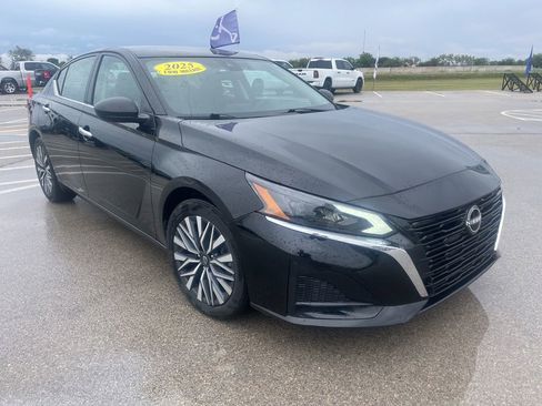 Used 2025 Nissan Altima 2.5 SV FWD image 7