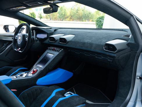 Used 2023 Lamborghini Huracan STO image 16