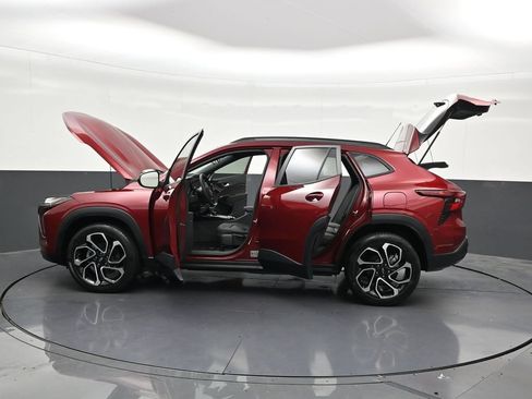Used 2024 Chevrolet Trax RS FWD image 35