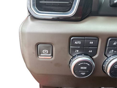Used 2023 GMC Sierra 1500 Denali w/ Denali Reserve Package AWD/4WD image 34