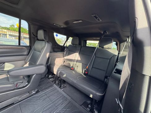 Used 2021 Chevrolet Suburban Premier w/ Premium Package RWD image 31