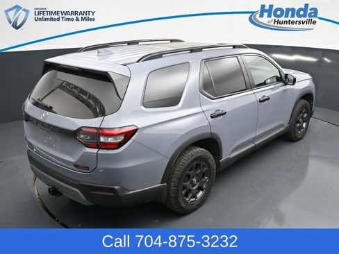 Used 2025 Honda Pilot TrailSport image 24