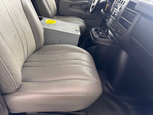 Used 2018 Chevrolet Express 3500 Extended w/ Driver Convenience Package image 20