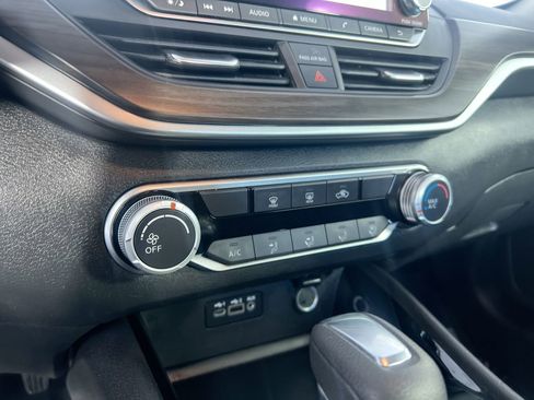 Used 2024 Nissan Altima 2.5 SV FWD image 24