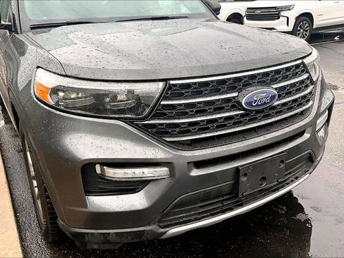 Used 2020 Ford Explorer XLT w/ Equipment Group 202A image 5