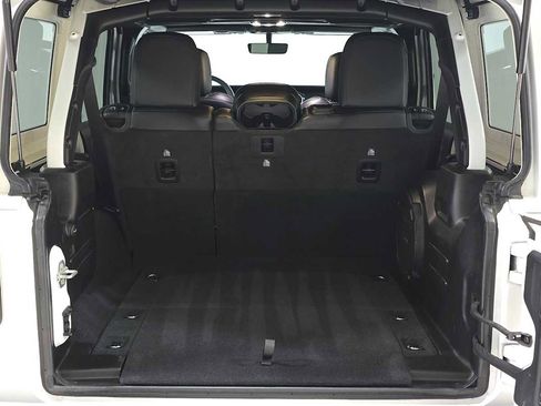 Used 2023 Jeep Wrangler Unlimited Sahara image 14