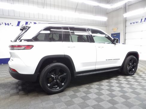 Used 2024 Jeep Grand Cherokee Limited AWD/4WD image 5