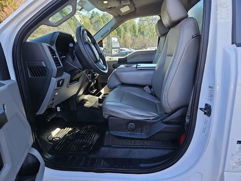 Used 2017 Ford F450 XL w/ Power Equipment Group image 6