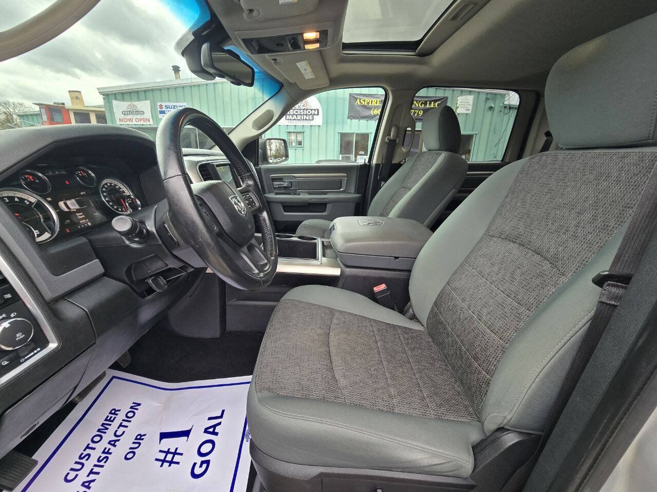 Used 2015 RAM 1500 Classic SLT w/ SLT Plus D←cor Group AWD/4WD image 16