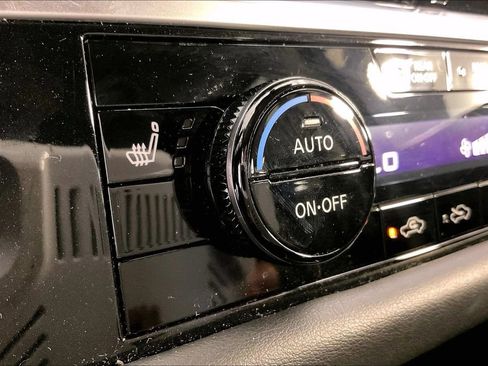 Used 2025 Nissan Pathfinder SV FWD image 29