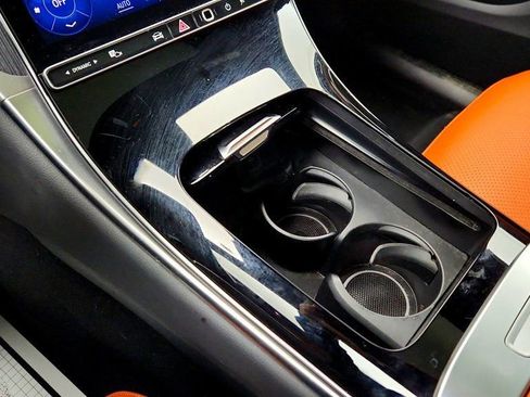 Used 2024 Mercedes-Benz GLC 300 4MATIC image 16