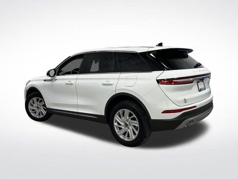 Used 2023 Lincoln Corsair AWD image 3