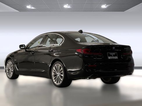 Used 2023 BMW 530e w/ Convenience Package image 3