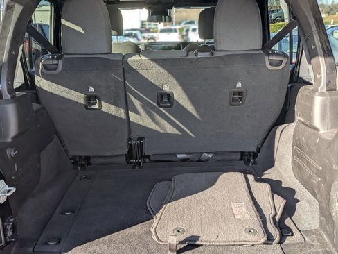 Used 2024 Jeep Wrangler Unlimited Rubicon image 34