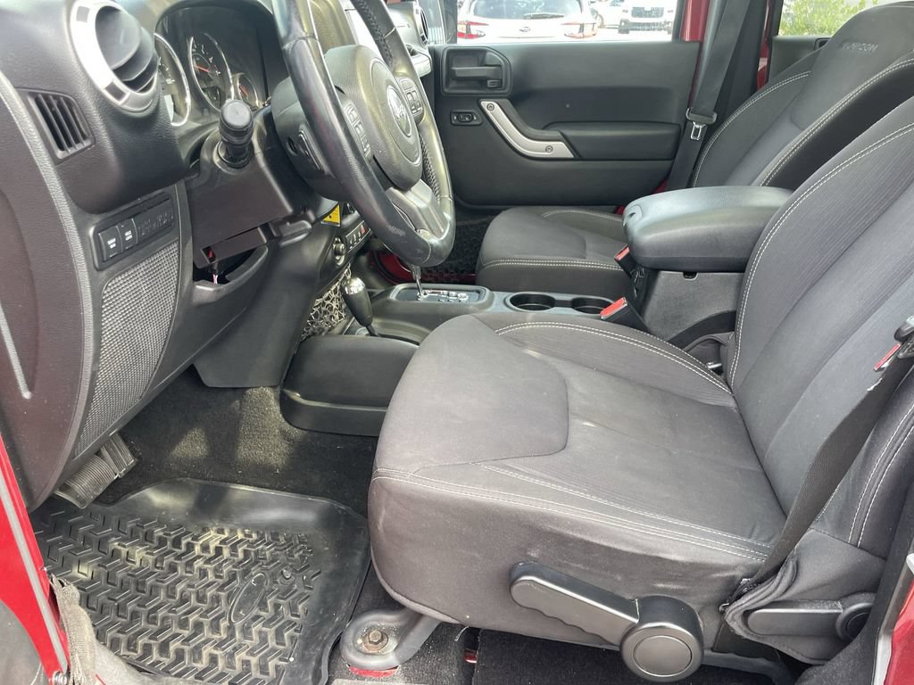 Used 2013 Jeep Wrangler Unlimited Rubicon w/ Connectivity Group AWD/4WD image 8