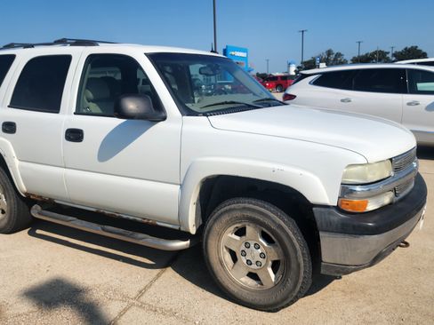 Used 2004 Chevrolet Tahoe LS w/ Preferred Equipment Group AWD/4WD image 3