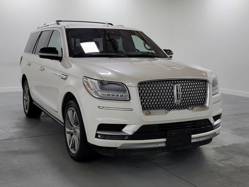 Used 2018 Lincoln Navigator Reserve w/ Technology Package AWD/4WD image 2