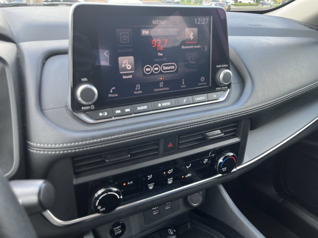 Used 2024 Nissan Rogue S AWD/4WD image 16