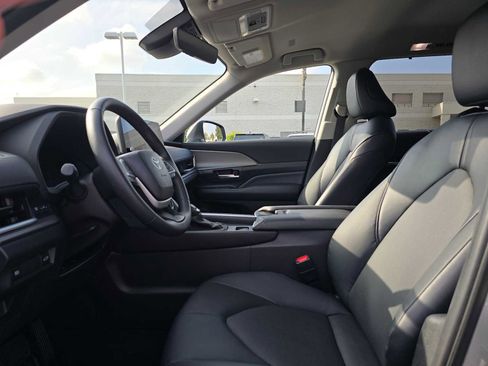 Certified 2025 Toyota Grand Highlander FWD image 21