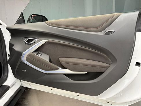 Used 2018 Chevrolet Camaro ZL1 RWD image 25