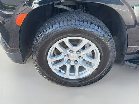 Used 2024 Chevrolet Suburban LT RWD image 32