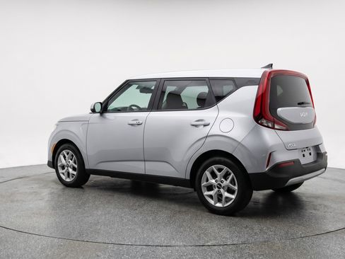 Used 2025 Kia Soul LX w/ LX Technology Package image 6