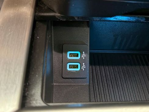 Used 2018 Ford F150 Platinum w/ Equipment Group 701A Luxury image 32