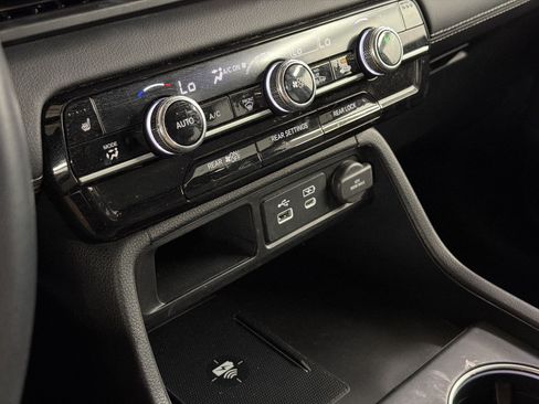Certified 2024 Honda Pilot Touring image 18
